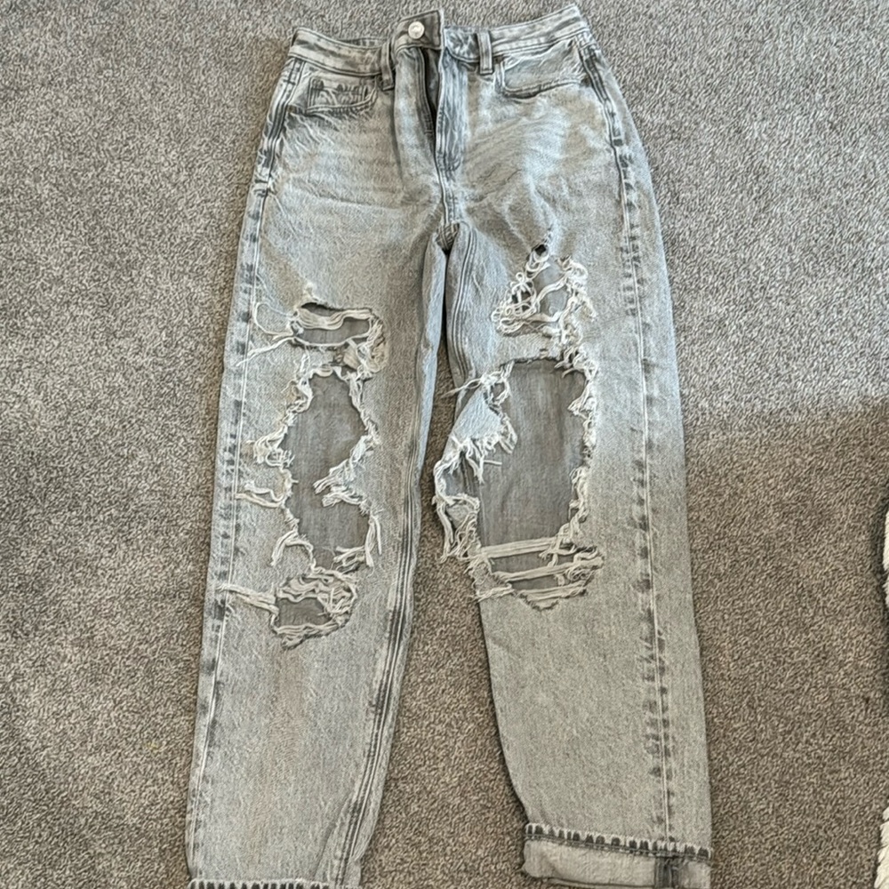 Women’s size 00 AE Mom Straight Jean